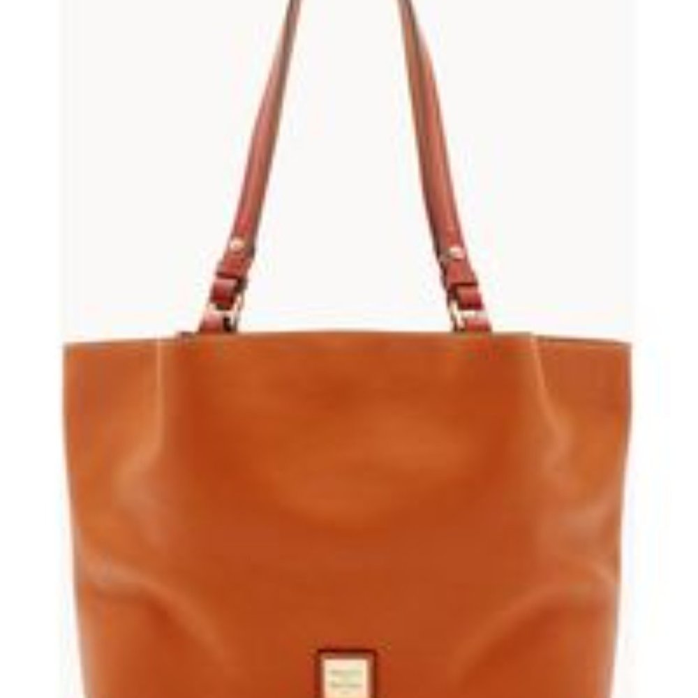 Dooney & Bourke Pebble Grain Flynn in Caramel